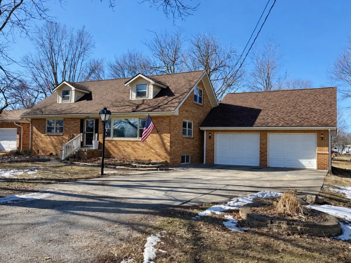 210 S East Street, Moweaqua, IL 62550 - #1