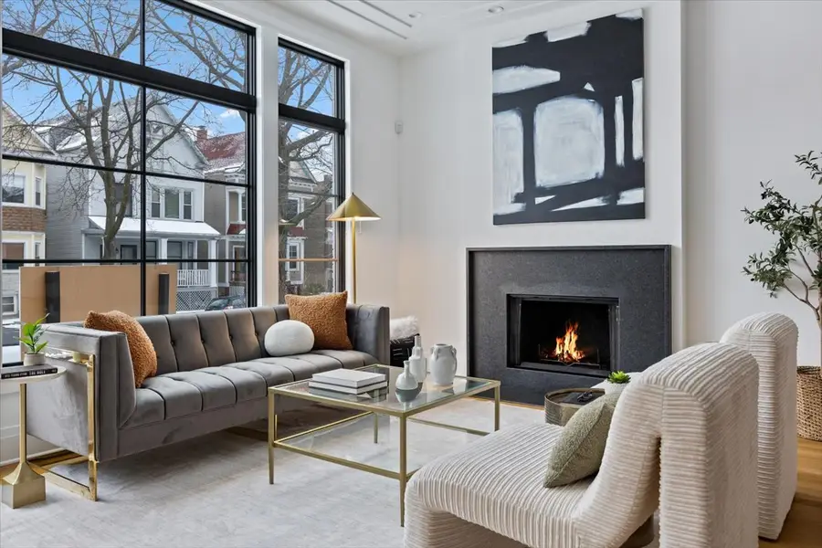 3846 N Bell Avenue, Chicago, IL 60618 - #2