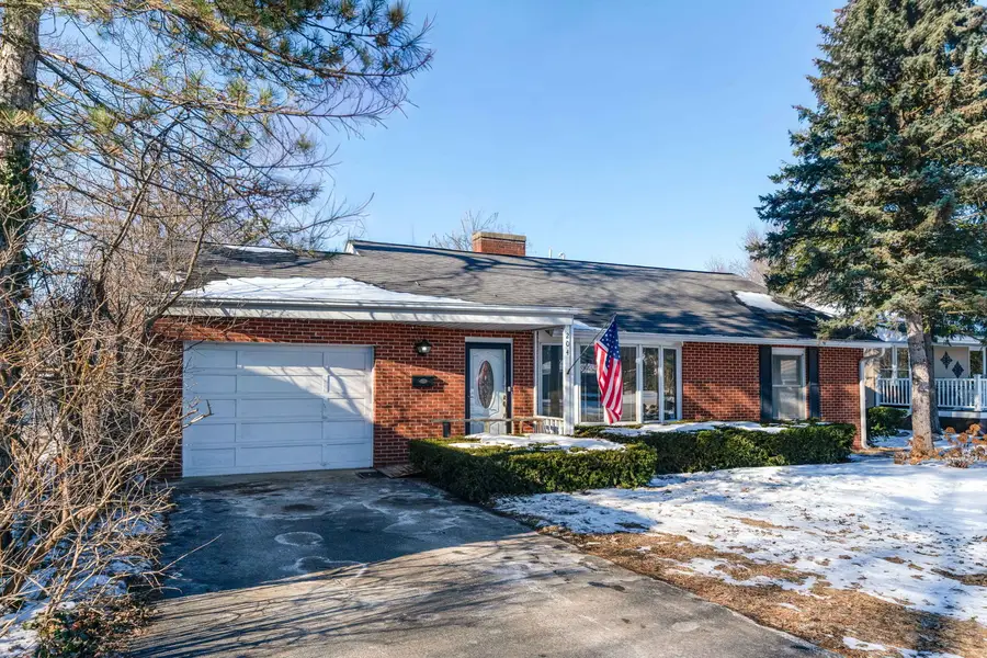 204 Lakeshore Drive, Crystal Lake, IL 60014 - Image #2
