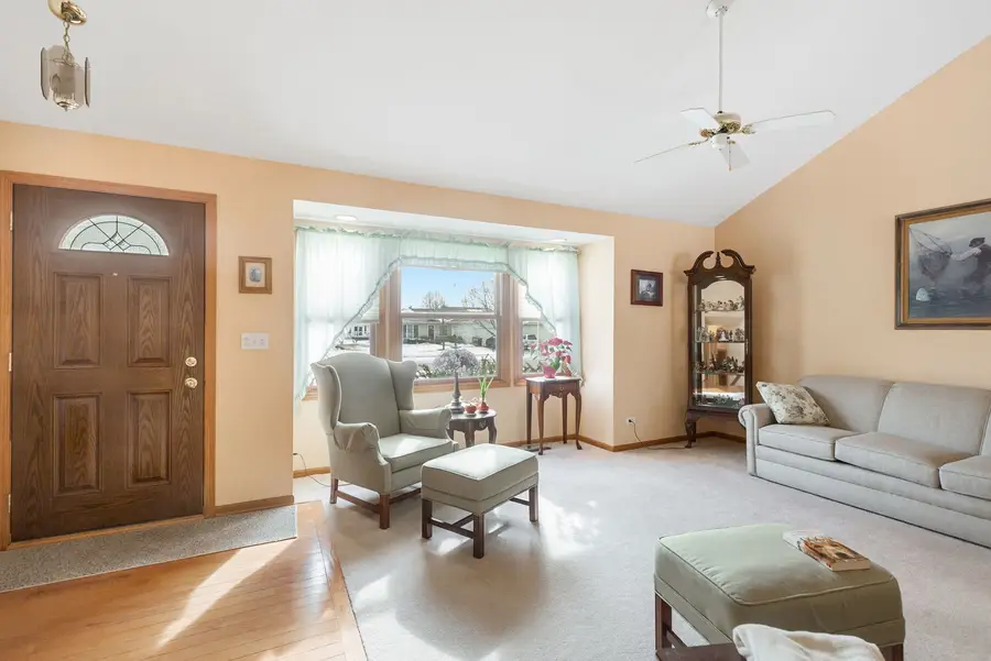 541 Blue Bonnet Lane, Woodstock, IL 60098 - #3