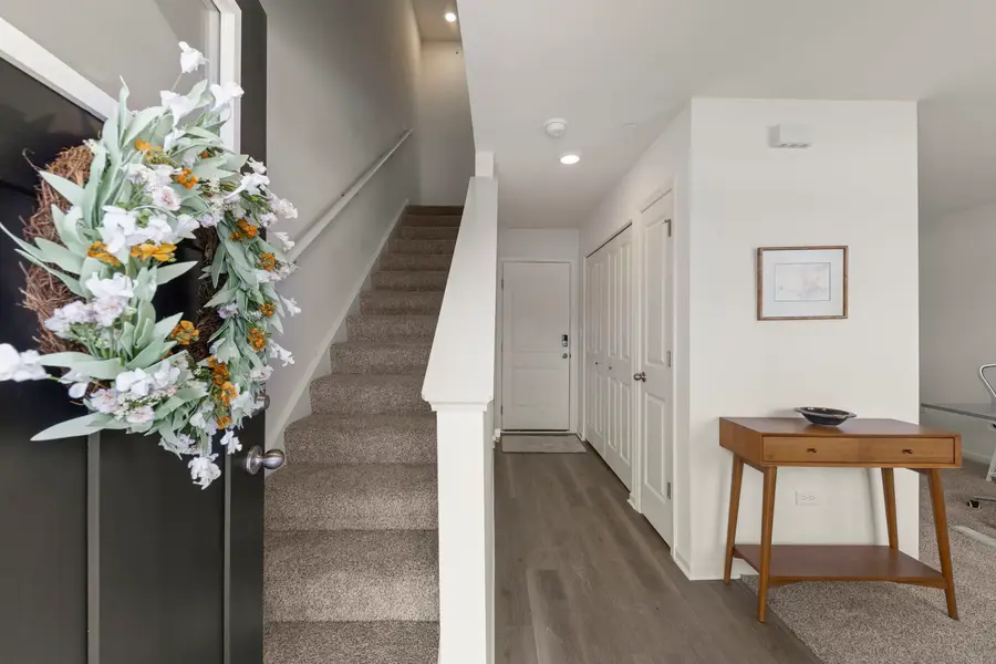 352 Bridgeview Court, Saint Charles, IL 60174 - Image #2