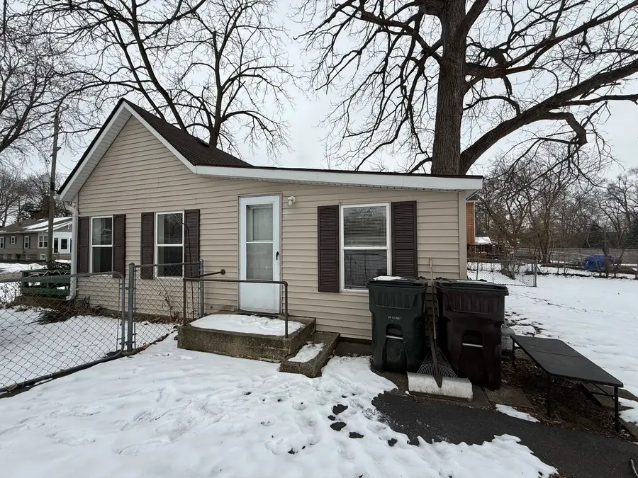 907 Center Street, McHenry, IL 60050 - Image #2