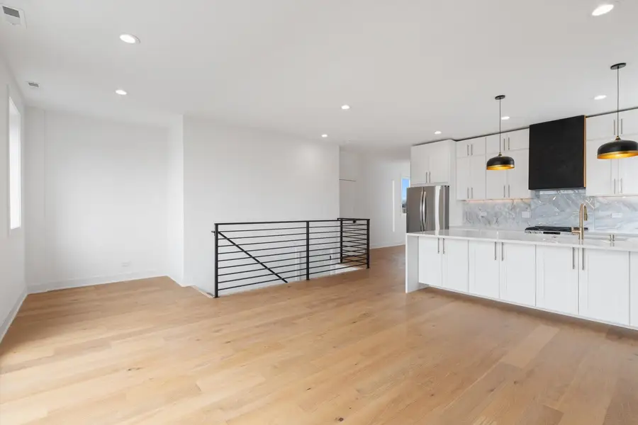 6414 N Francisco Avenue #201, Chicago, IL 60645 - #2