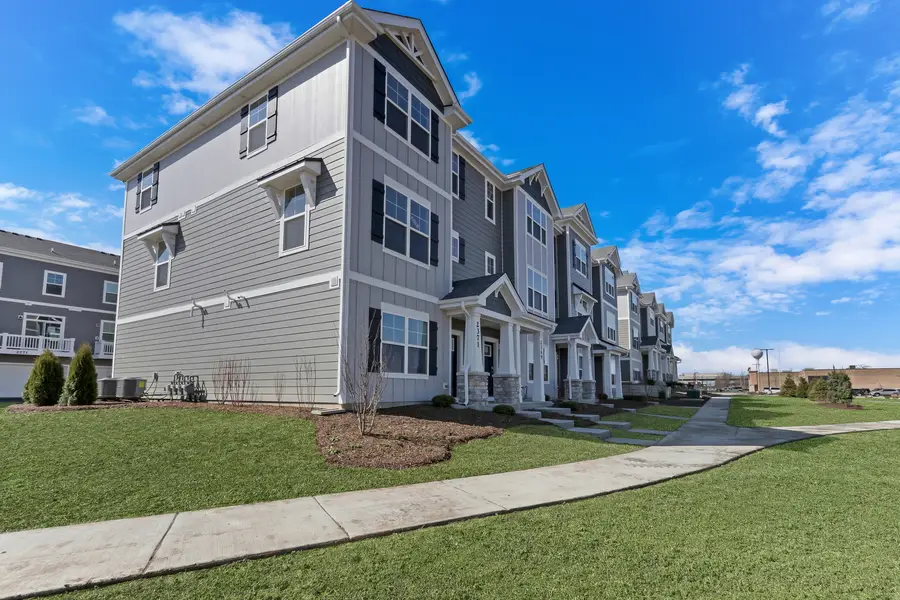 557 Yosemite Way, Mundelein, IL 60060 - Image #2