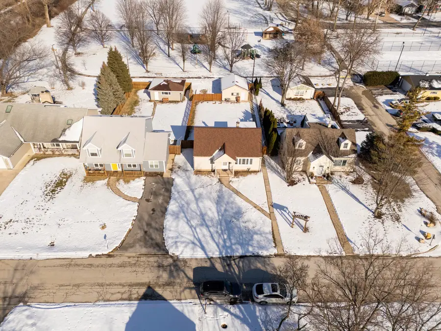 202 N Oakwood Avenue, Willow Springs, IL 60480 - #3