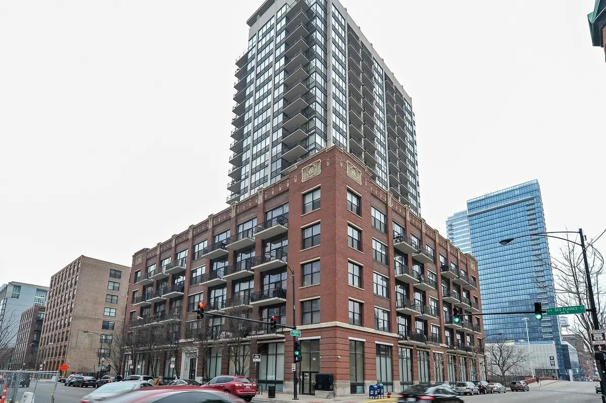 210 S Des Plaines Street #2104, Chicago, IL 60661 - #1