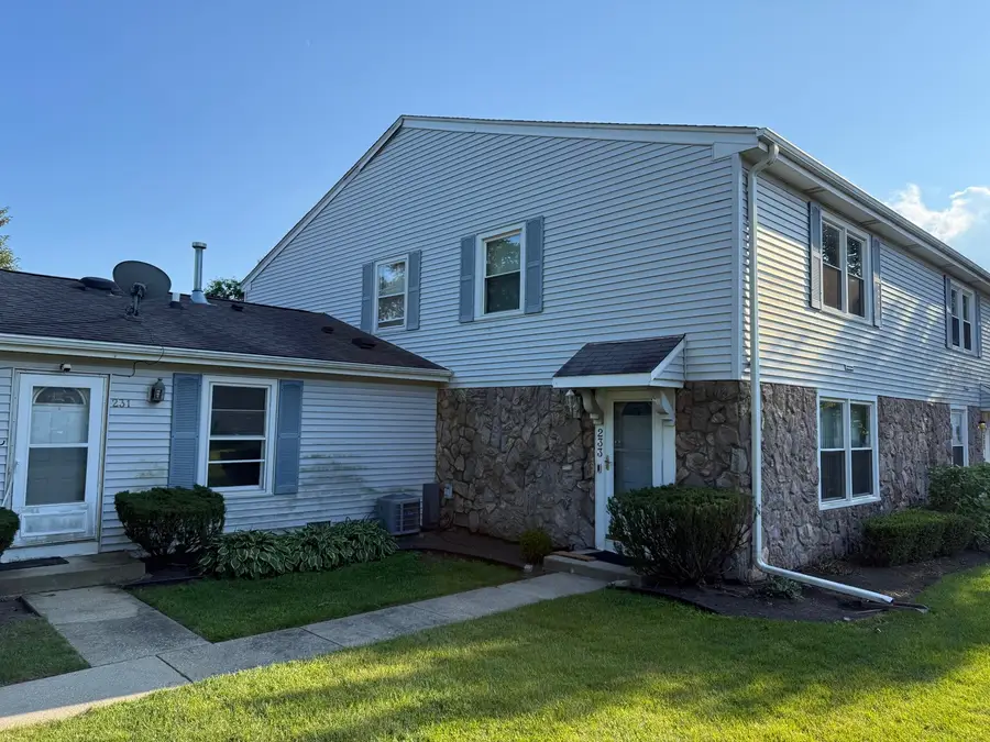233 Harvest Court, Vernon Hills, IL 60061 - Image #3