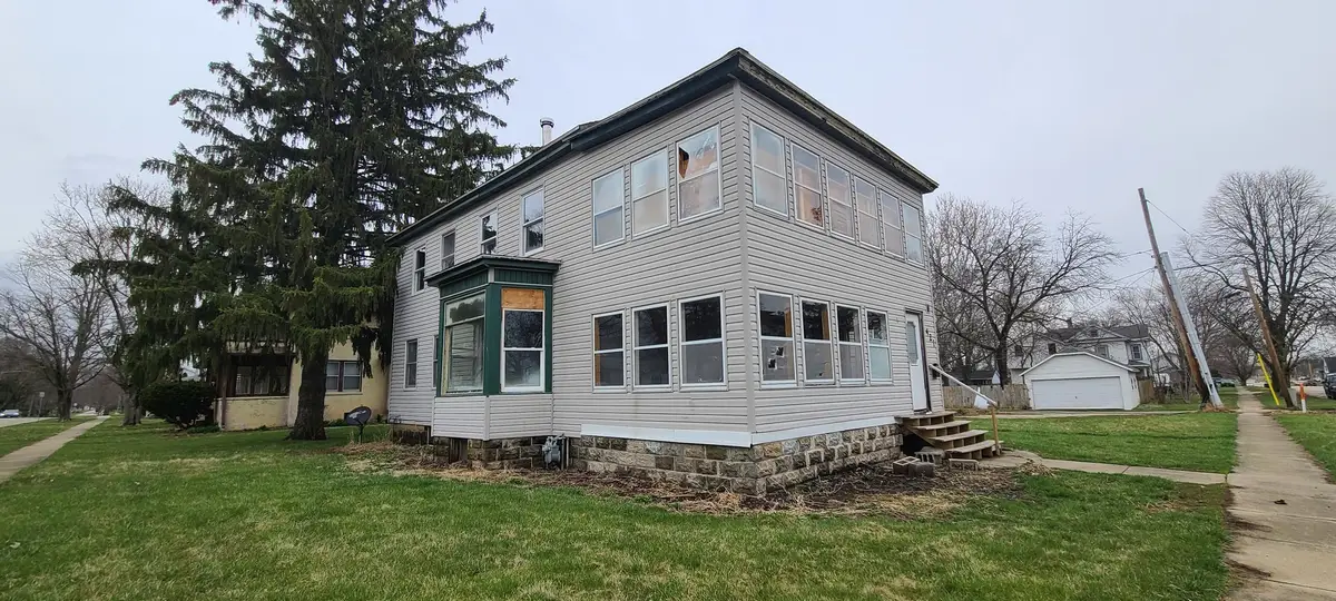 421 7th Avenue W, Rochelle, IL 61068 - #1