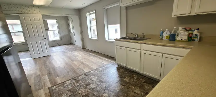 421 7th Avenue W, Rochelle, IL 61068 - #3