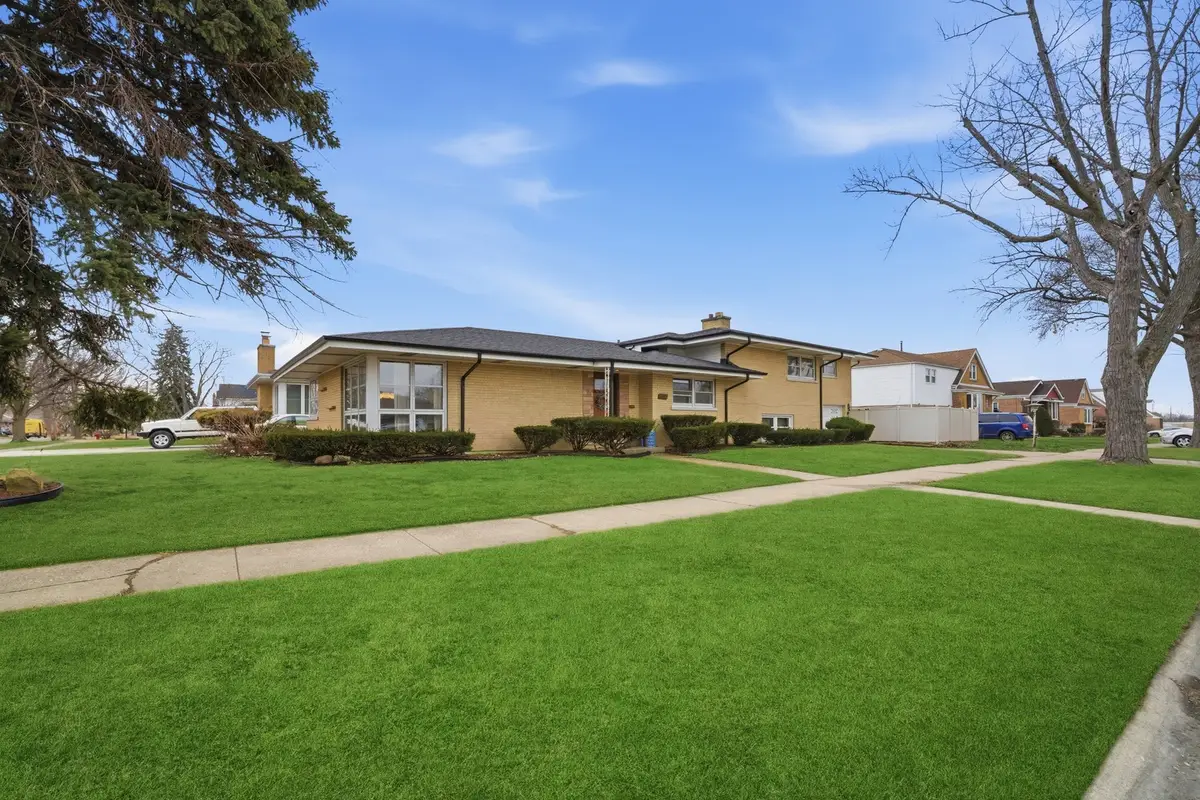 10800 S Tripp Avenue, Oak Lawn, IL 60453 - #1