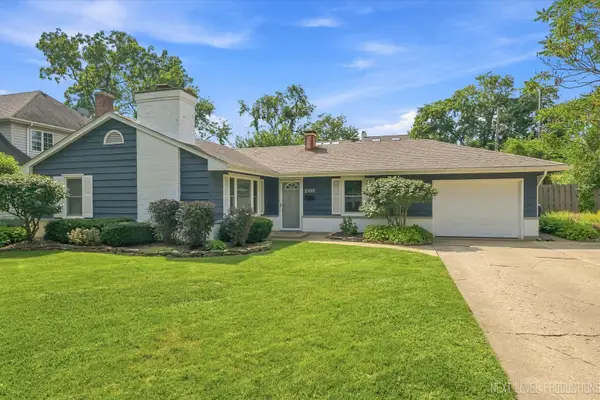 2010 Paddock Lane, Wheaton, IL 60187