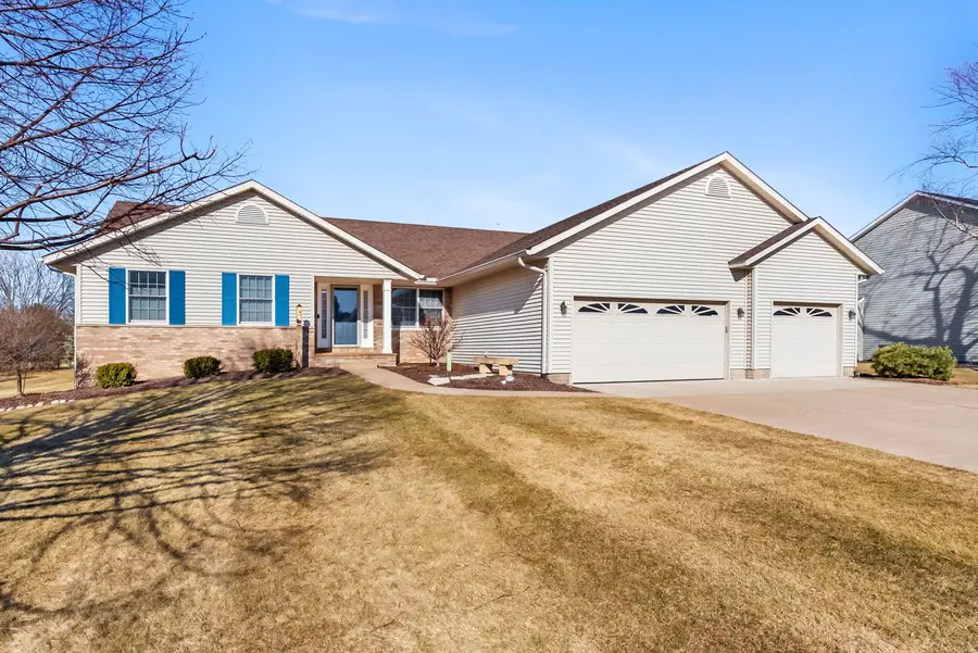 5264 Taylor Avenue, Bettendorf, IA 52722 - Image #2