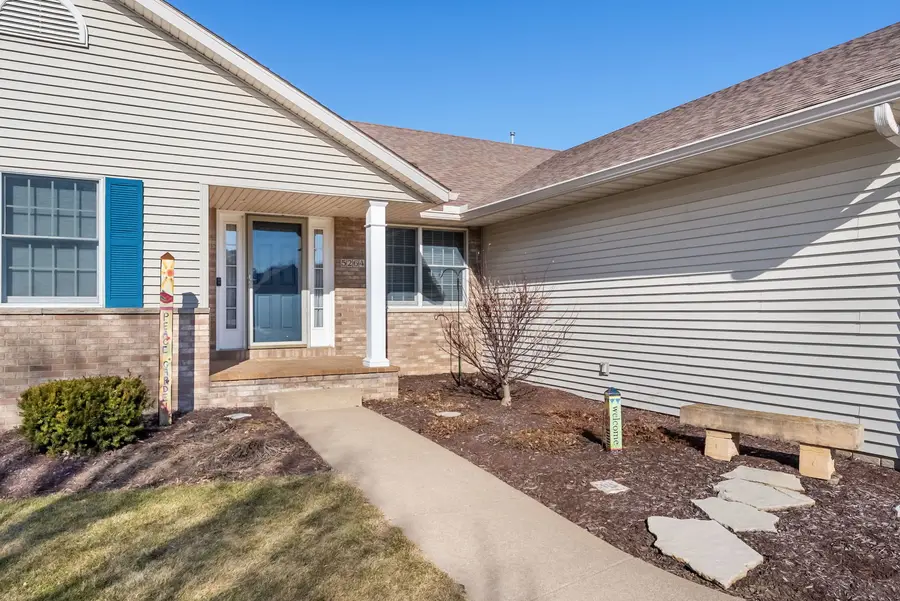5264 Taylor Avenue, Bettendorf, IA 52722 - Image #3