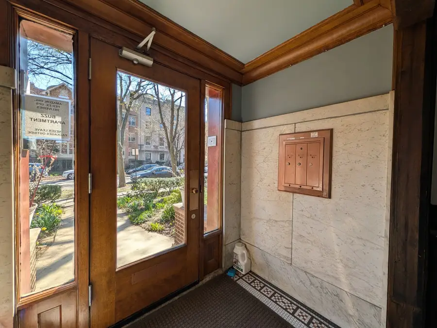 1326 W Albion Avenue #1, Chicago, IL 60626 - #3