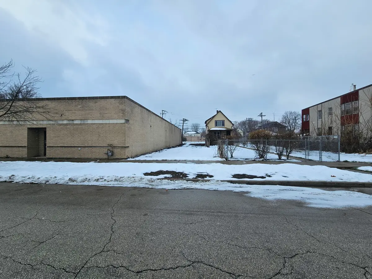 11854 S Lafayette Avenue, Chicago, IL 60628 - Image #1