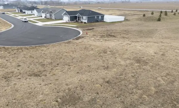 3 Crossing Court, Peru, IL 61354