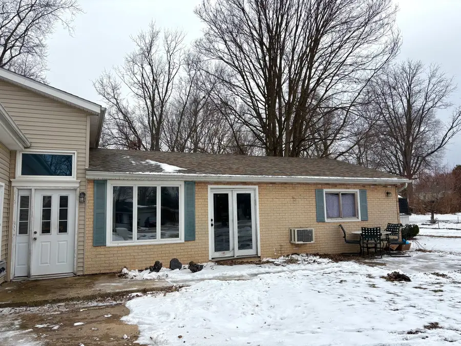 404 Michael Street, Streator, IL 61364 - #3