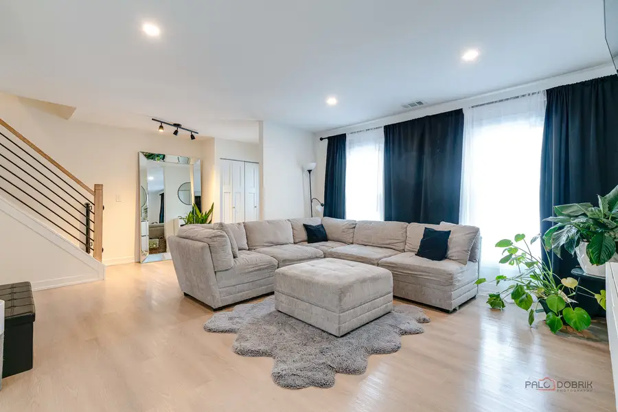 4990 Rochester Drive, Hoffman Estates, IL 60010 - #2