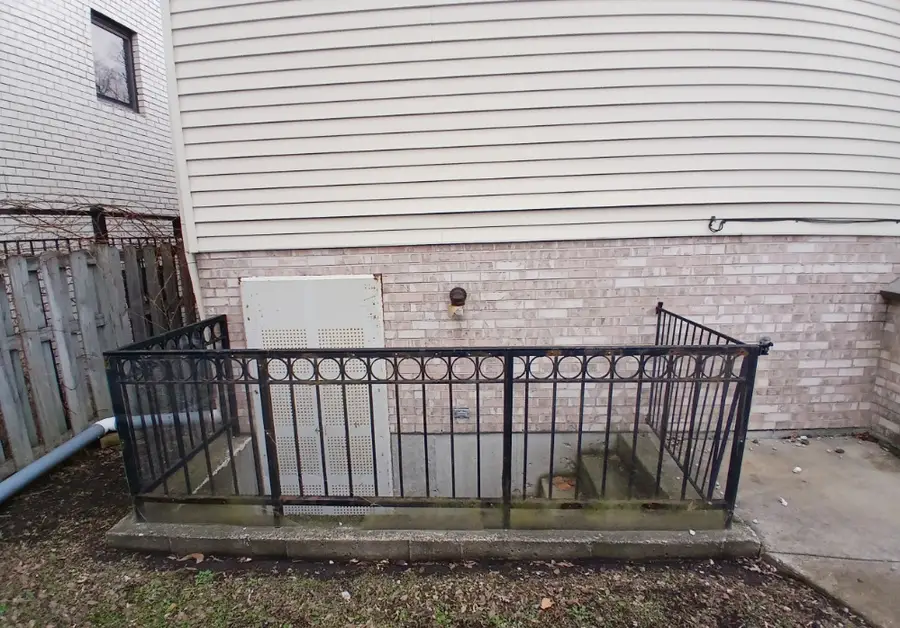 6704 W Forest Preserve Drive, Harwood Heights, IL 60706 - #3