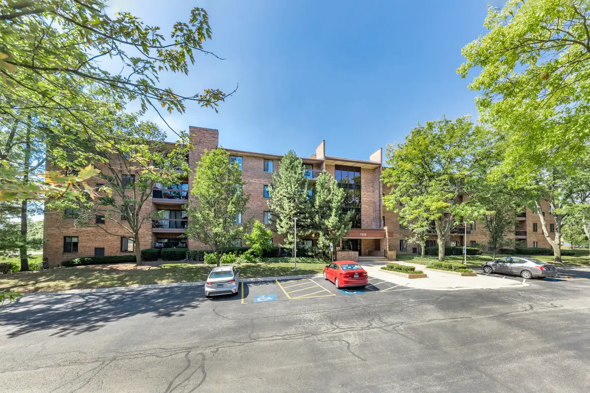 7525 Nantucket Drive #210, Darien, IL 60561 - #1