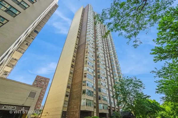 525 W Hawthorne Place #1906, Chicago, IL 60657