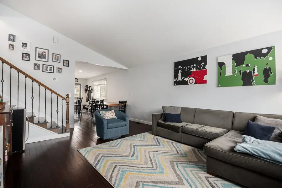 566 W Comstock Avenue, Elmhurst, IL 60126 - #2