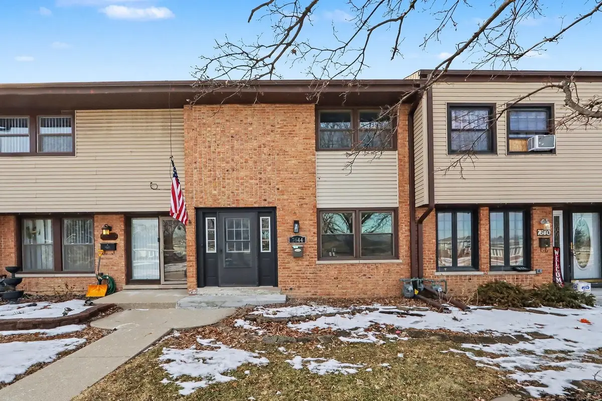 7644 S Cork Avenue, Justice, IL 60458 - Image #1