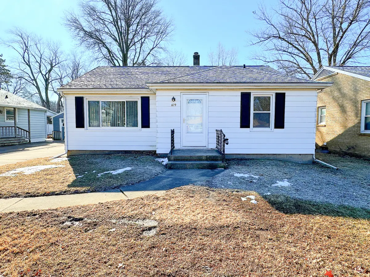 619 W Bluff Street, Streator, IL 61364 - #1