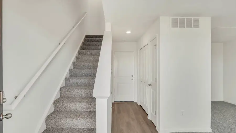 427 Lakeshore Court, Saint Charles, IL 60174 - Image #2