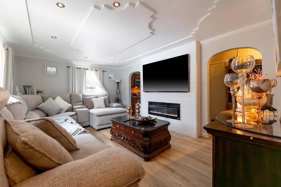 730 E Benton Street, Aurora, IL 60505 - #3