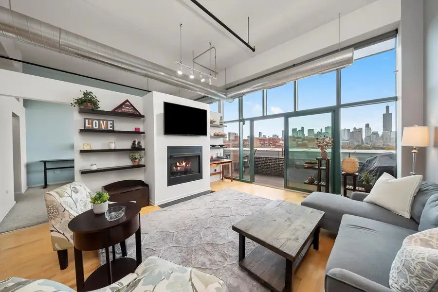 1645 W Ogden Avenue #702, Chicago, IL 60612 - Image #2