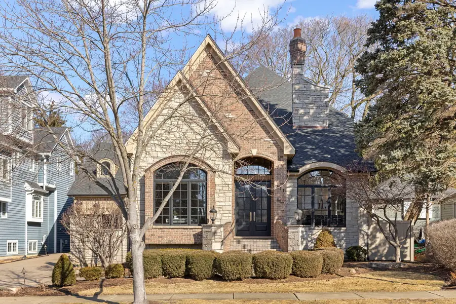 411 W Jefferson Avenue, Naperville, IL 60540 - #3