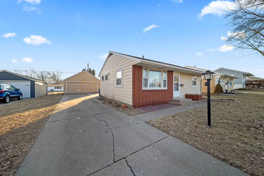 2003 N Fairmount Street, Davenport, IA 52804 - #2