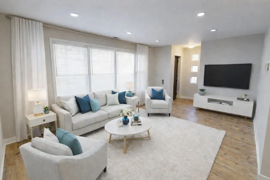 1021 W Vermont Avenue, Chicago, IL 60827 - #3