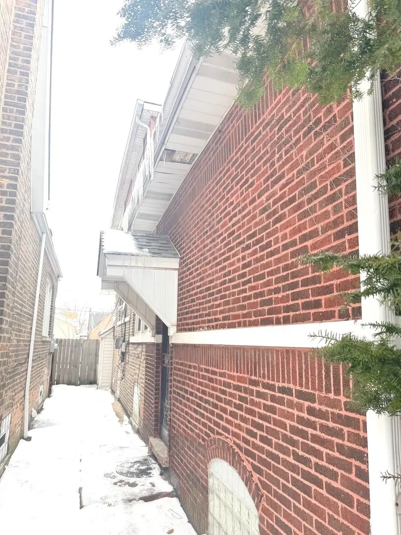 8352 S Phillips Avenue, Chicago, IL 60617 - Image #2