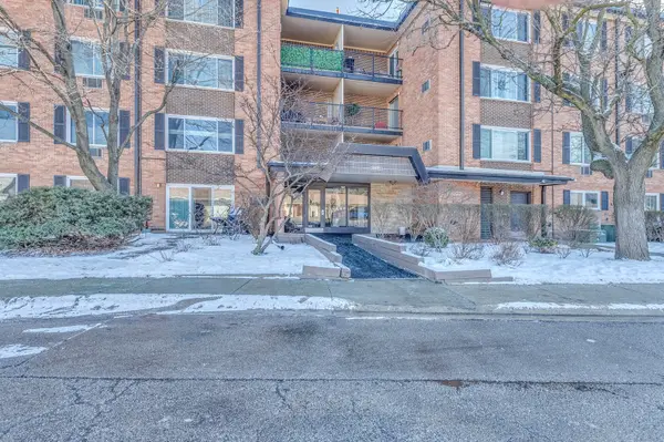 1107 S Old Wilke Road #103, Arlington Heights, IL 60005