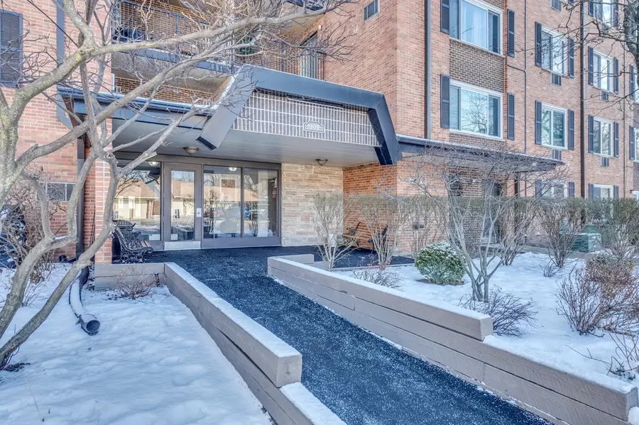 1107 S Old Wilke Road #103, Arlington Heights, IL 60005 - #2