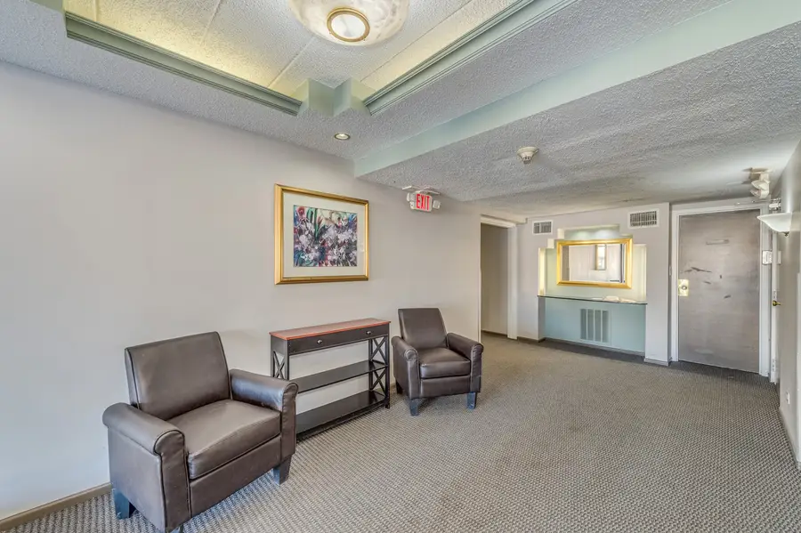 1107 S Old Wilke Road #103, Arlington Heights, IL 60005 - #3