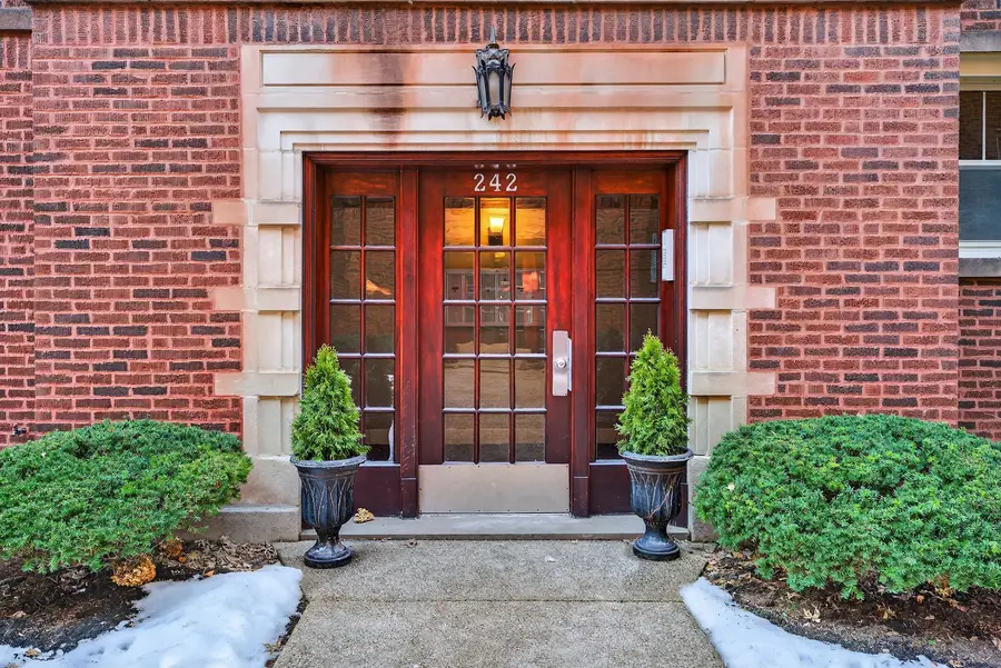 242 S Maple Avenue #3E, Oak Park, IL 60302 - #2