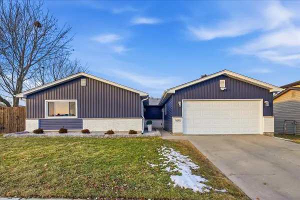 1690 Cape Breton Court, Hoffman Estates, IL 60192