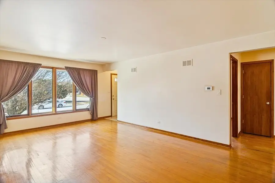 8301 Normandy Avenue, Burbank, IL 60459 - Image #2