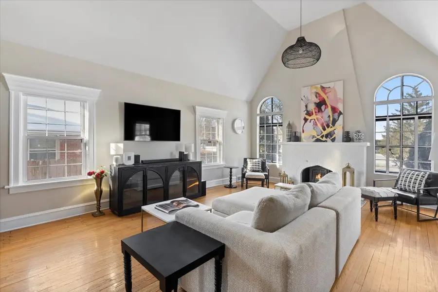 330 E Saint Charles Road, Elmhurst, IL 60126 - Image #2