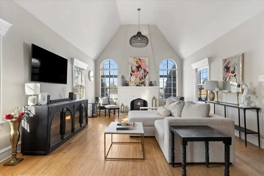 330 E Saint Charles Road, Elmhurst, IL 60126 - Image #3