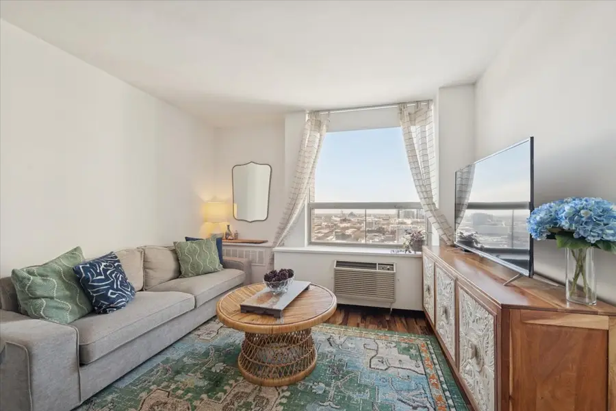 1355 N Sandburg Terrace #2103, Chicago, IL 60610 - Image #2