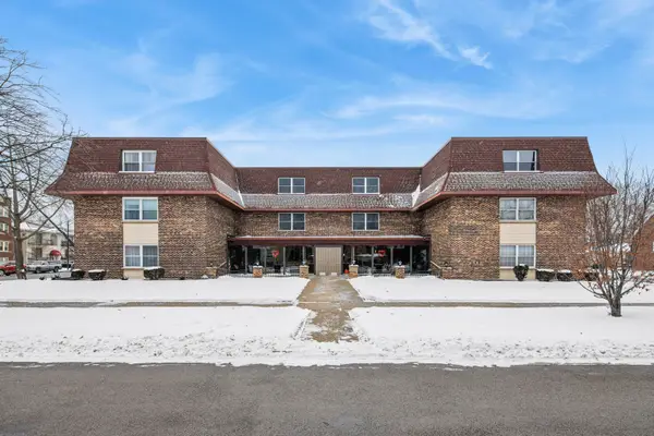 475 Shenstone Road #304, Riverside, IL 60546