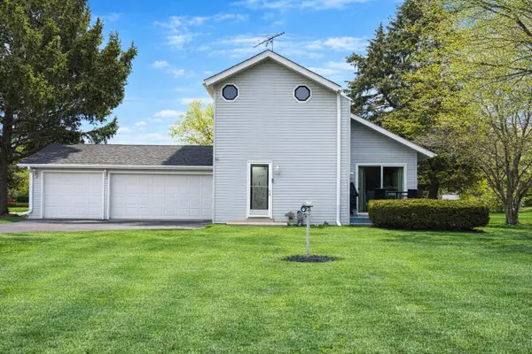 422 Pembroke Road, Poplar Grove, IL 61065