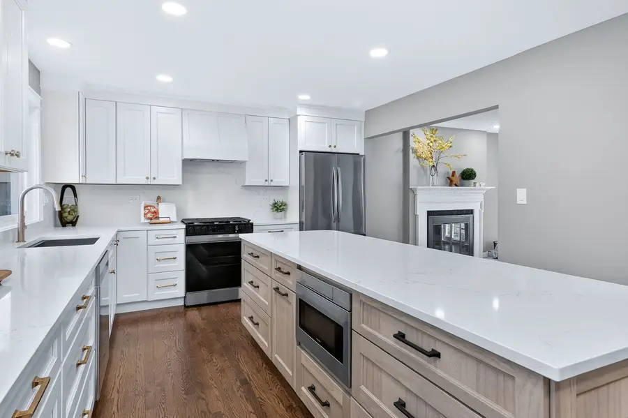 4003 Cumnor Road, Downers Grove, IL 60515 - #2