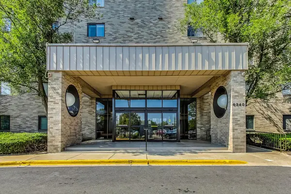 6340 Americana Drive #904, Willowbrook, IL 60527