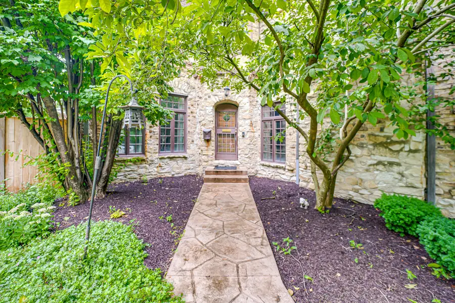 2014 W Hopkins Place, Chicago, IL 60643 - Image #2