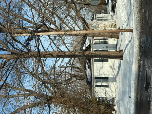 802 N Commercial Street, Benton, IL 62812